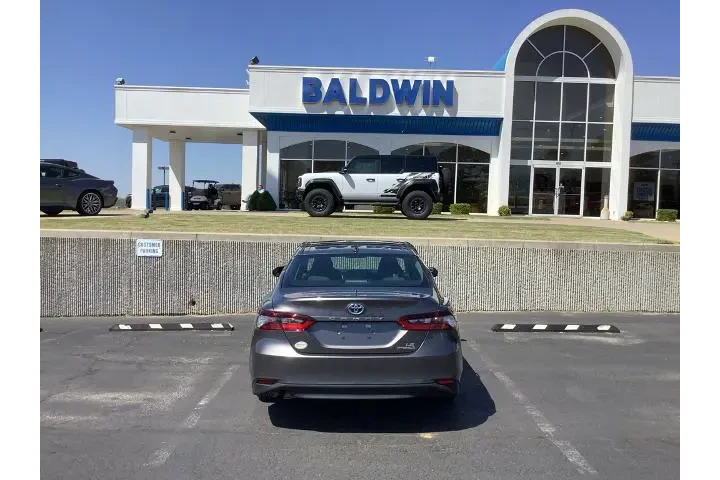 $26950 : Toyota Camry Hybrid 2023 LE image 6