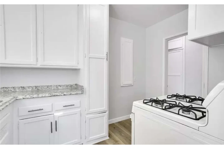 $2000 : APARTAMENTO DE RENTA image 4