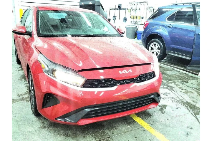 $17998 : Kia Forte 2024 LXS 4dr Sedan image 1