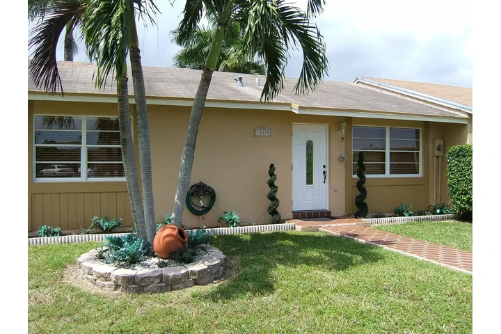 $1095 : 15399 SW 69th Ln, Miami, FL 33 image 1