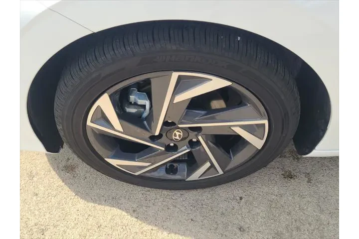 $23993 : Hyundai ELANTRA Hybrid 2025 image 10