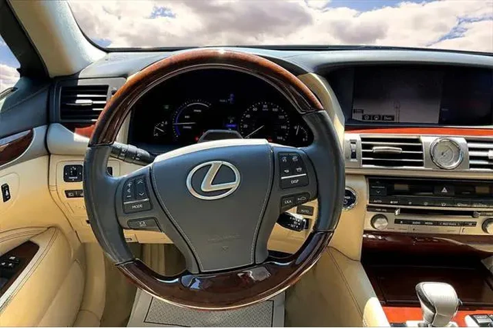$31399 : Lexus LS 600h L 2015 AWD Hyb image 8