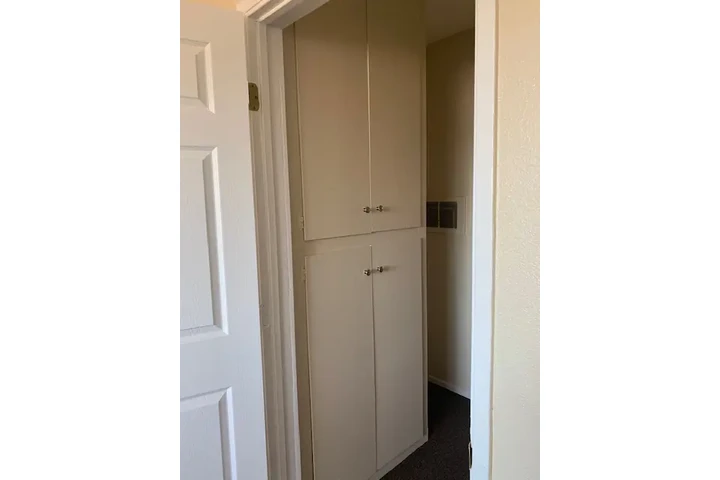$1350 : One bedroom apartment FOR RENT image 5