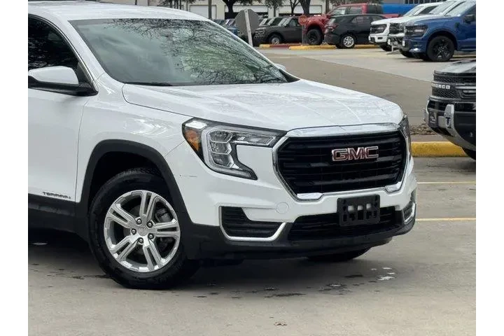 $19713 : GMC Terrain 2024 SLE 4dr SUV image 2