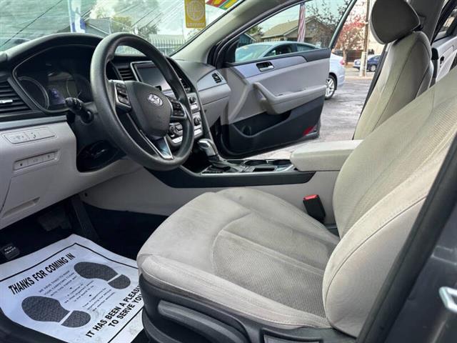 2019 Sonata SE image 10