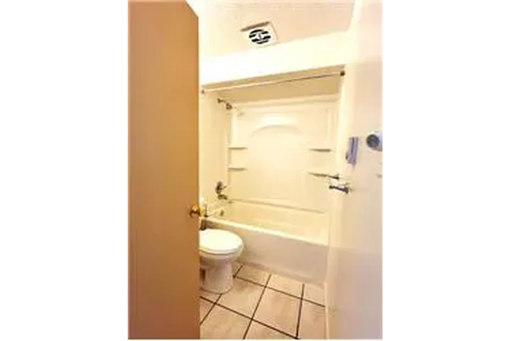 $595 : Rental property with 2 bedro image 7