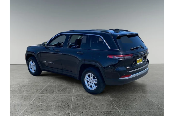 $28542 : Jeep Grand Cherokee 2023 4x2 image 3