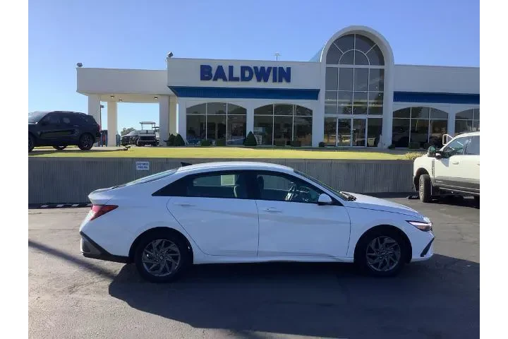 $23950 : Hyundai ELANTRA 2024 SEL 4dr image 8