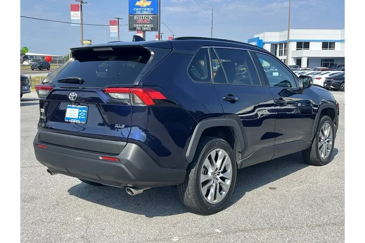 $29879 : Toyota RAV4 2022 XLE Premium image 8