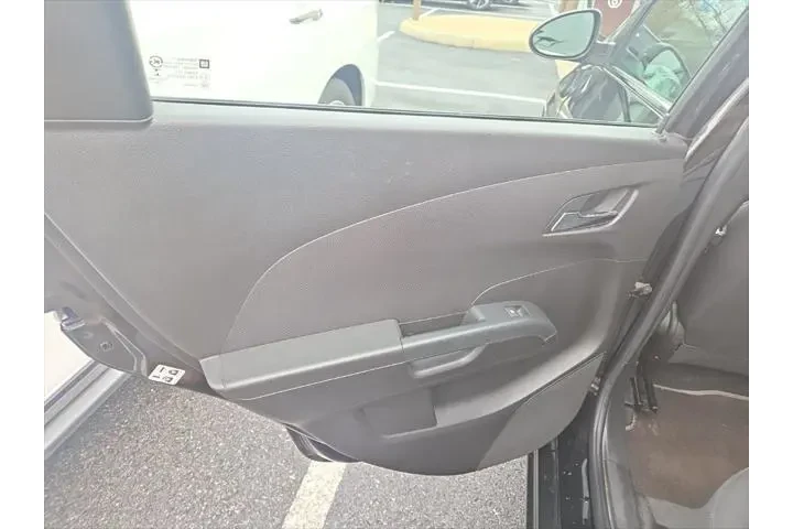 $6997 : Chevrolet Sonic 2016 LT Auto image 9