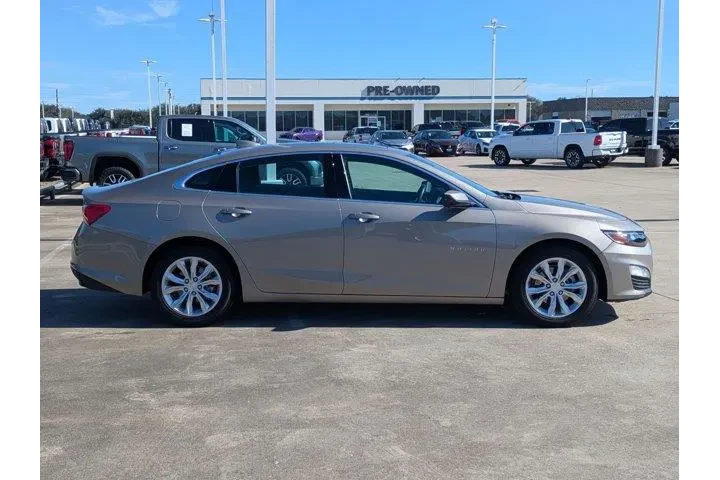 $16495 : Chevrolet Malibu 2023 LT 4dr image 2