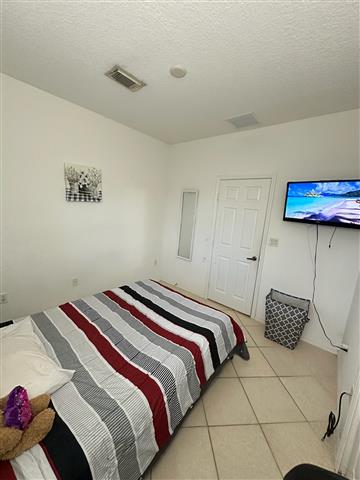 $1150 : Rento Habitación en Doral image 4