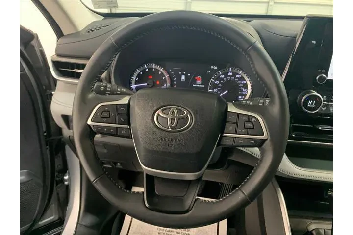 $32489 : Toyota Highlander 2023 L 4dr image 9