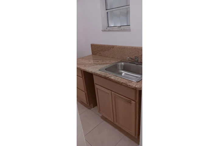 $1 : Efficiense for rent. image 5