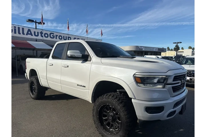 $32999 : Ram 1500 2020 4x4 Laramie 4d image 2