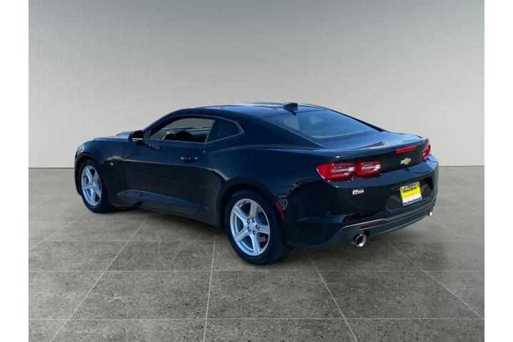 $33302 : Chevrolet Camaro 2023 LT 2dr image 3