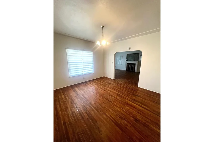 $800 : charming HOME ..San Bernardino image 2