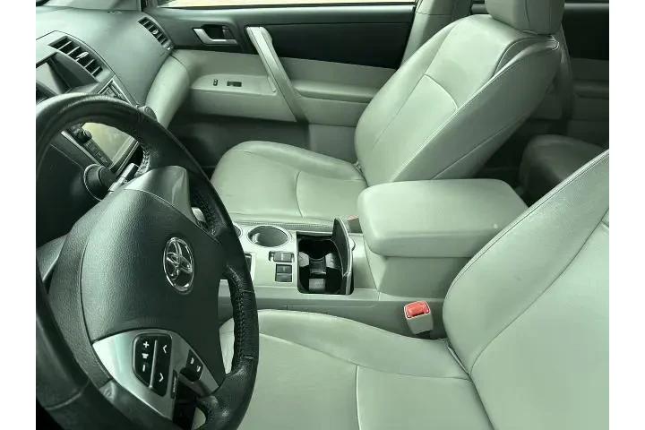 $14995 : Toyota Highlander 2013 SE 4d image 9