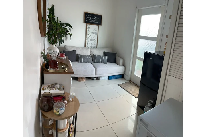 $1600 : Efficiency en Kendall image 4
