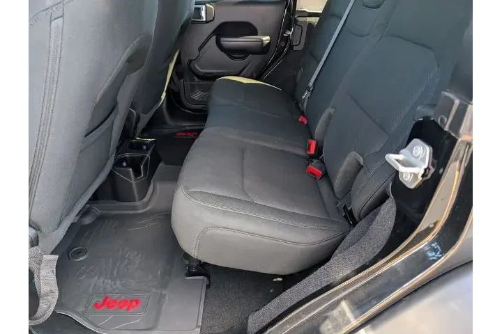 $23919 : Jeep Wrangler Unlimited 2021 image 7