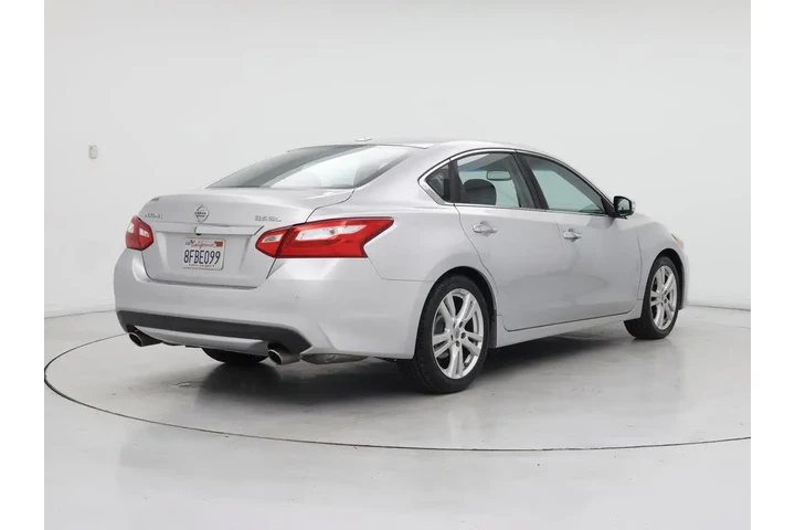 $12998 : Nissan Altima 2016 3.5 SL 4d image 8