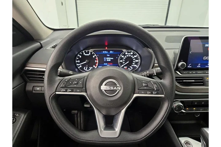 $20998 : Nissan Altima 2024 2.5 SV 4d image 10