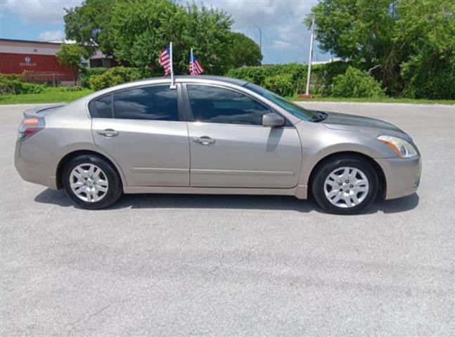 $3900 : Nissan altima 2012 image 4