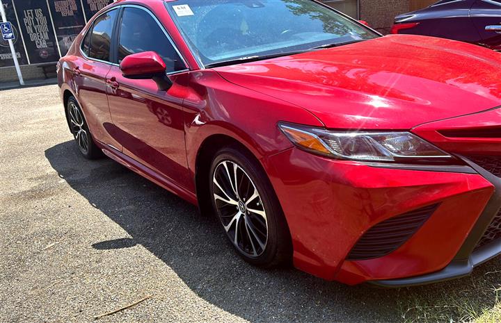 2019 Camry XLE image 4