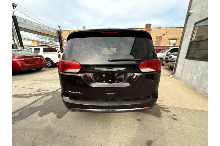 $9995 : 2017 Pacifica Touring-L image 5