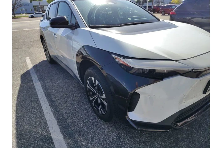 $22980 : Toyota bZ4X 2023 XLE 4dr Cro image 1