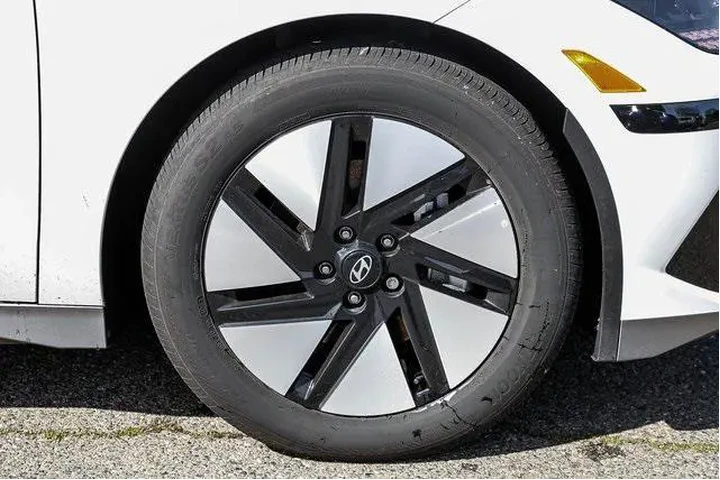 $27892 : Hyundai IONIQ 6 2025 SE 4dr image 9