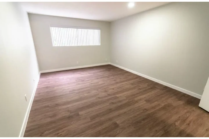 $1885 : Beautiful 2BED 1BA Apt in LA image 6