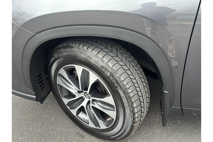 $37996 : 2023 Highlander XLE image 5