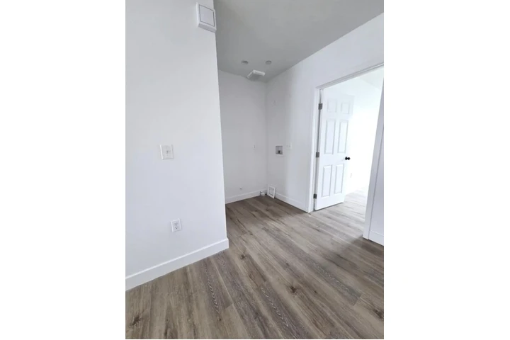 $1525 : Beautiful 1bed/1bath Apt in LA image 2