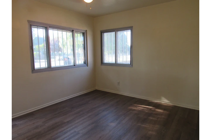 $1795 : Casa en Ontario de 2 recamaras image 2