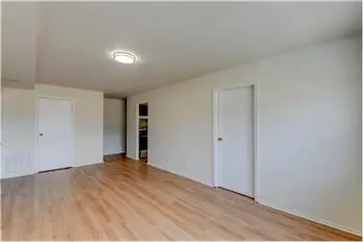 $1900 : Rental property with 2 bedro image 8