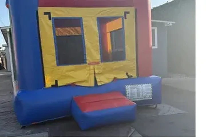 RENTA DE MESAS Y SILLAS image 5