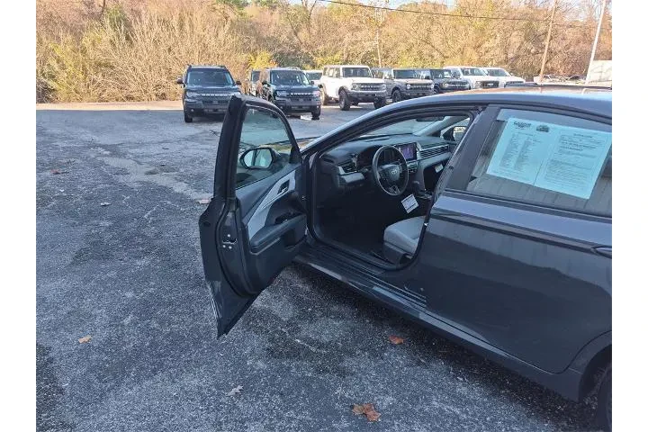 $25988 : Toyota Camry 2026 LE 4dr Sed image 9