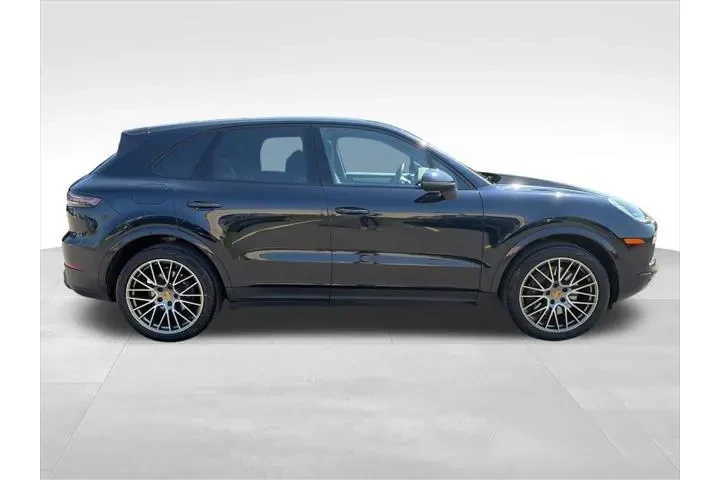 $60 : Porsche Cayenne 2023 AWD Pla image 2
