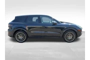 $60 : Porsche Cayenne 2023 AWD Pla thumbnail