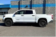 $45495 : Toyota Tundra 2020 4x4 SR5 4 thumbnail