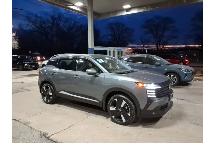 $24823 : Nissan Kicks 2025 AWD SR 4dr image 1