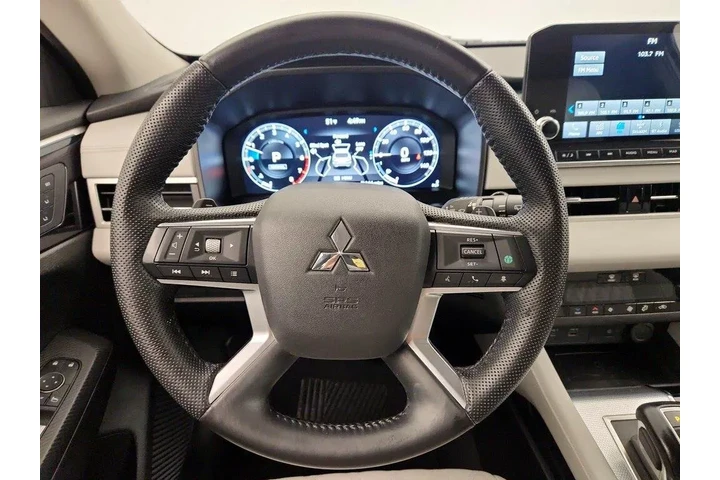 $23998 : Mitsubishi Outlander 2023 SE image 10