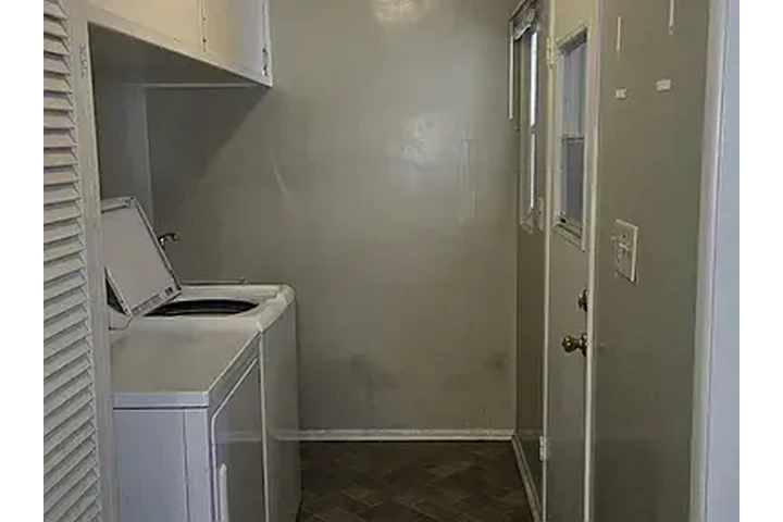 $2100 : Beautiful 2bedroom in LA image 2