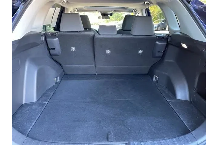 $29650 : Toyota RAV4 2023 AWD XLE 4dr image 8