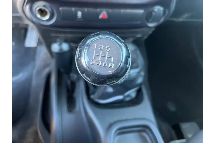 $19000 : Jeep Wrangler 2016 4x4 Sport image 9