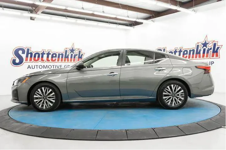 $23520 : Nissan Altima 2024 2.5 SV 4d image 5