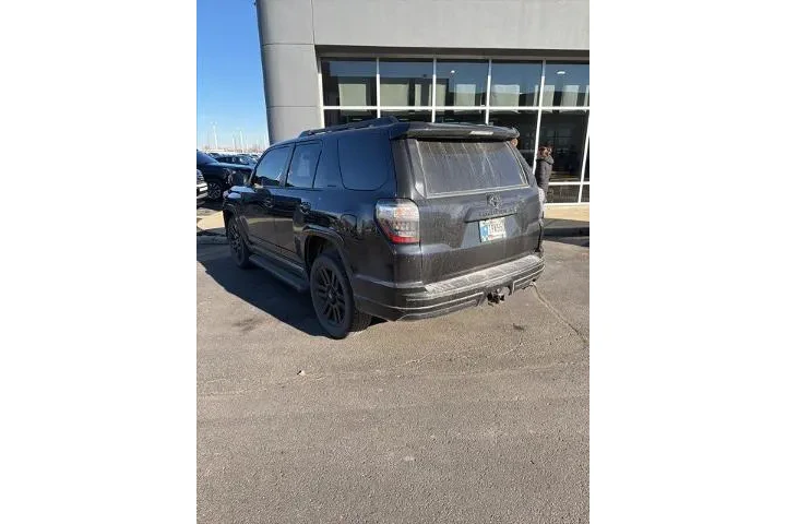 $39995 : Toyota 4Runner 2021 AWD Nigh image 8