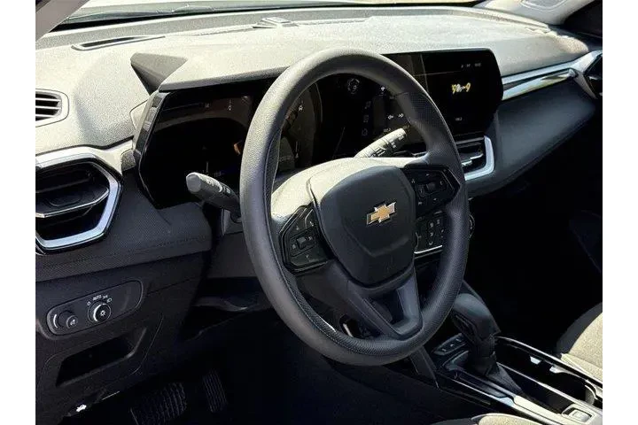 $20300 : Chevrolet Trailblazer 2025 L image 9