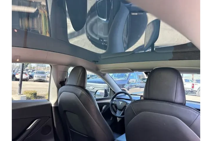 $29950 : Tesla Model Y 2023 AWD Long image 9